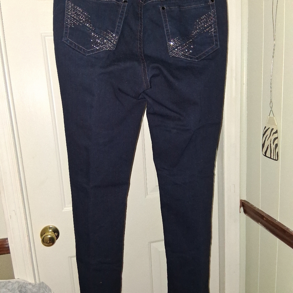 ☃️New Direction Weekend Jeans - Picture 2 of 4